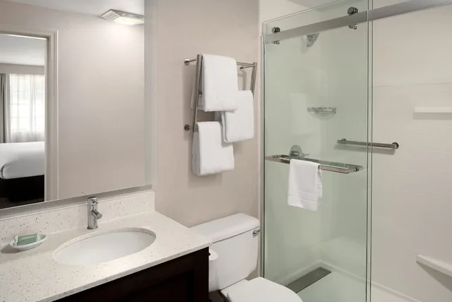 جناح بسرير كينج بغرفة نوم واحدة مع أريكة لذوي الإعاقة، Residence Inn Portland West Hillsboro 2/2