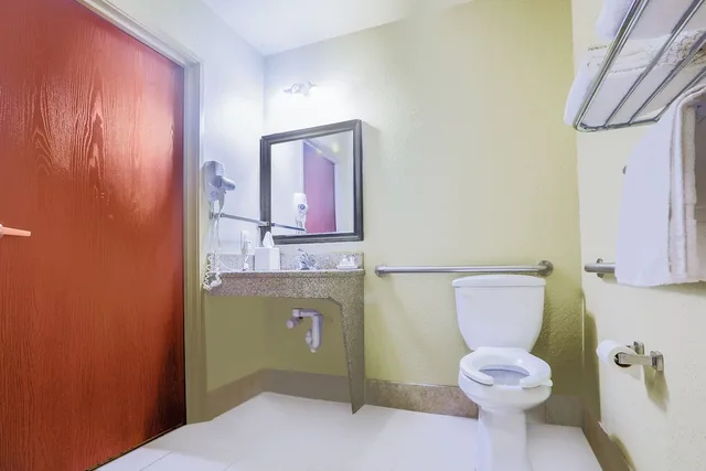 غرفة بسريرين كوين لذوي الإعاقة، The Evansville Inn 4/5