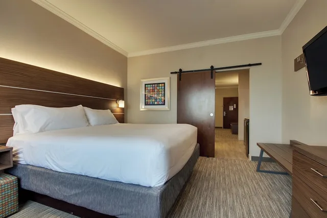 جناح بسرير كينج بغرفتي نوم، Holiday Inn Express Hotel & Suites Vernon College Area (HWY 287) 1/3