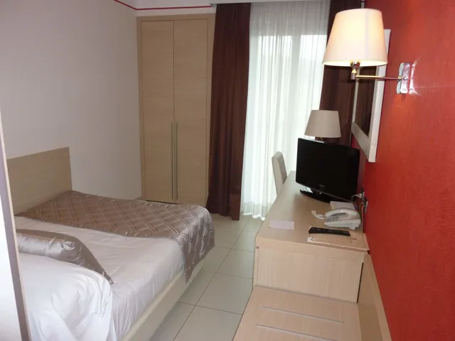 غرفة بسرير كوين، Mediterraneo Palace Hotel 4/5