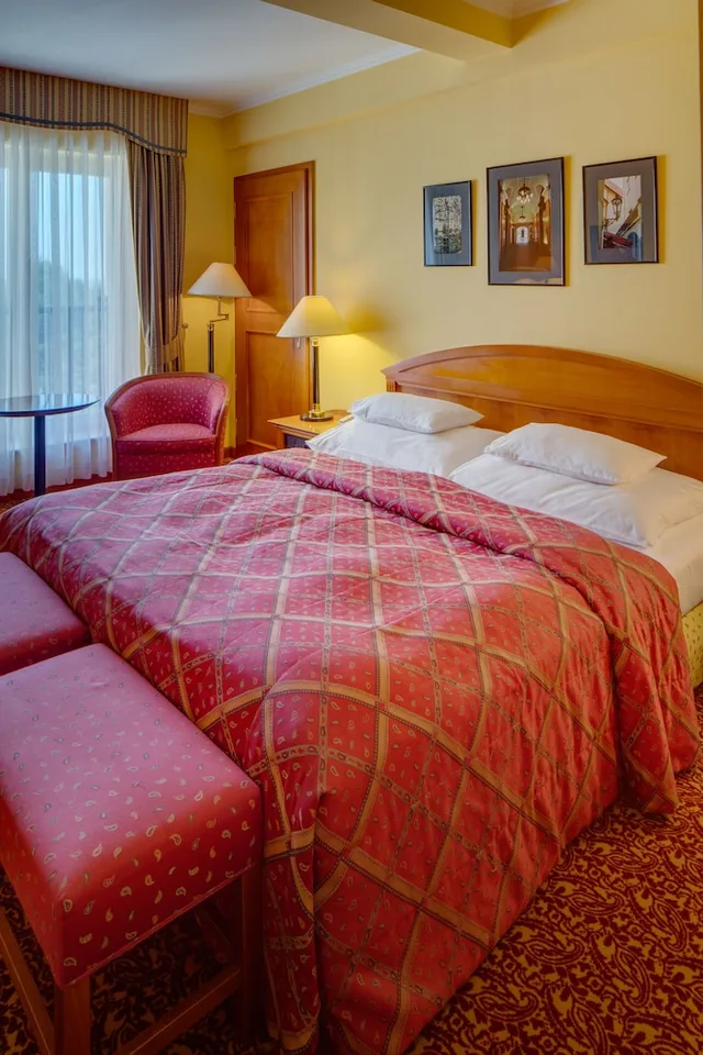 غرفة قياسية بسرير كينج، Savoy Hotel Prague 3/10