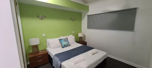 1 Bedroom, Courtyard, Deluxe, Apartment, Queen Bed, Sofa، WATERFRONT TERRACES 1/5