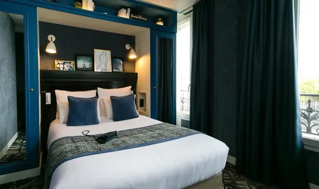 Classic, Double Bed, Hotel De Neuville Arc De Triomphe 1/5