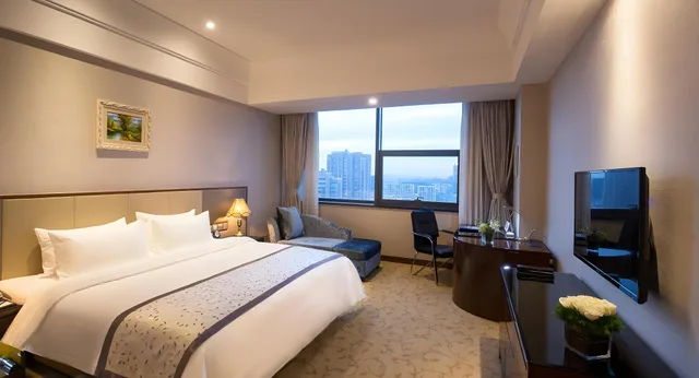 غرفة سوبيريور بسرير كينج، Qingdao Gloria Plaza Hotel 1/1
