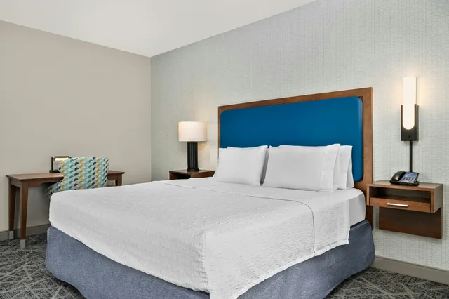 جناح بسرير كينج لذوي الإعاقة، Hampton Inn Chicago North/Loyola Station 4/6