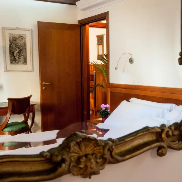 جناح، Hotel Flora 3/5