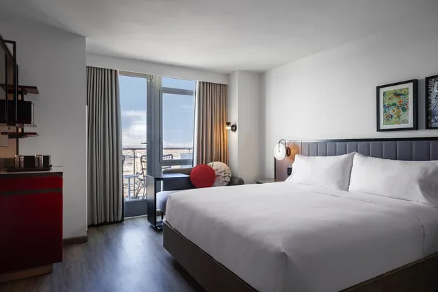 غرفة بسرير مزدوج، Renaissance New York Flushing Hotel at Tangram 2/6