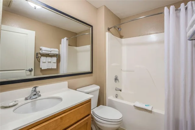 Efficiency, Suite, King Bed، MainStay Suites Port Saint Joe South 2/3