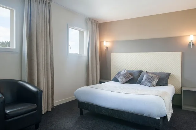غرفة قياسية بسرير مزدوج، Hotel the Originals La Souterraine Alexia 1/10