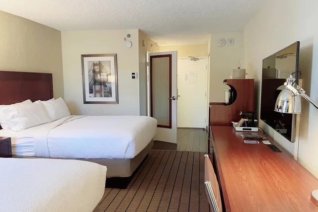 غرفة ديلوكس بسريرين كوين بشرفة، Four Points by Sheraton San Rafael Marin County 2/4