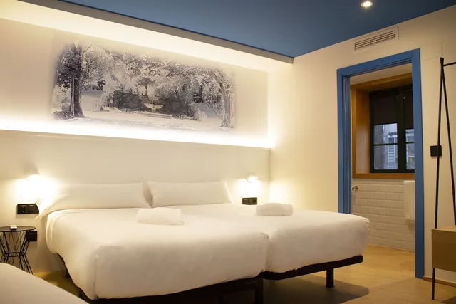 غرفة قياسية ثلاثية بسرير مزدوج وسرير فردي، Alameda Rooms Santiago 1/1