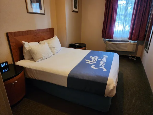 جناح ديلوكس بسرير كوين، Days Inn by Wyndham Luray Shenandoah 2/8