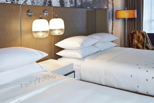 غرفة بسريرين مزدوجين لذوي الإعاقة، The Del Monte Lodge Renaissance Rochester Hotel Spa 2/5