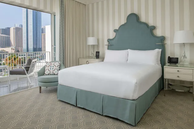 غرفة بريميير بسرير كينج بشرفة، The Beverly Hilton 7/10