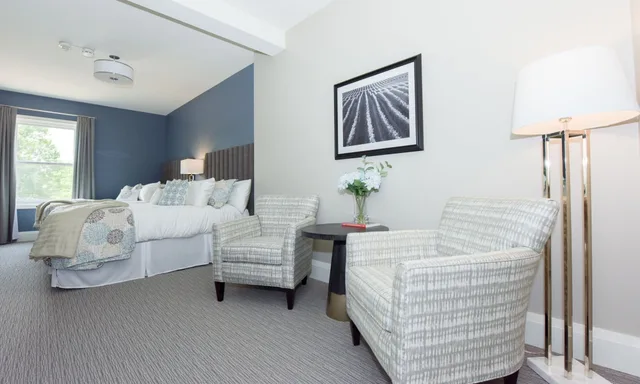 Adjoining, 2 Queen Beds, Main Building، 124 on Queen Hotel & Spa 2/4