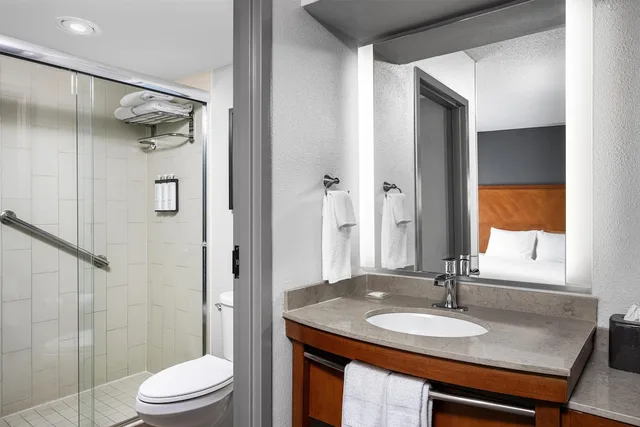 غرفة بسرير كينج في طابق مرتفع، Hyatt Place Sterling Dulles Airport North 3/5