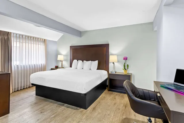 Loft, Suite, 2 King Beds, 2 Bathrooms, Sofa, Kitchen، SureStay Studio by Best Western Pensacola 1/3