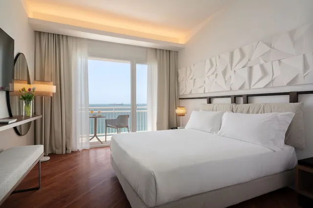 Standard, Queen and Twin Beds, Hotel Delfino Taranto 1/7