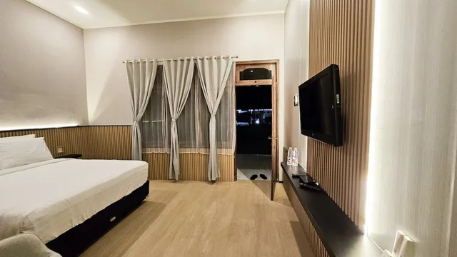 غرفة تنفيذية بسرير مزدوج، Berlian Abadi Hotel 3/3