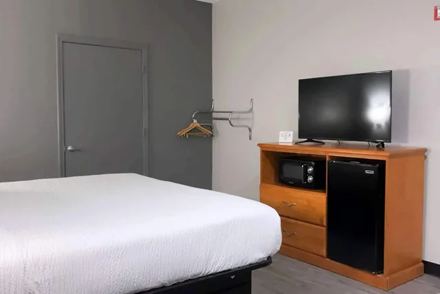 غرفة بسرير كينج لذوي الإعاقة، Days Inn by Wyndham North Little Rock/ Maumelle 2/9