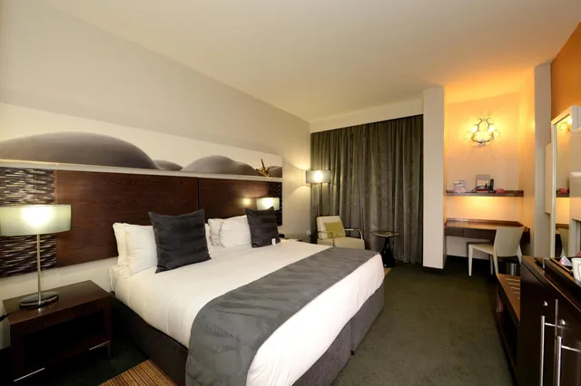 غرفة بسرير كينج، Southern Sun Rosebank 2/8