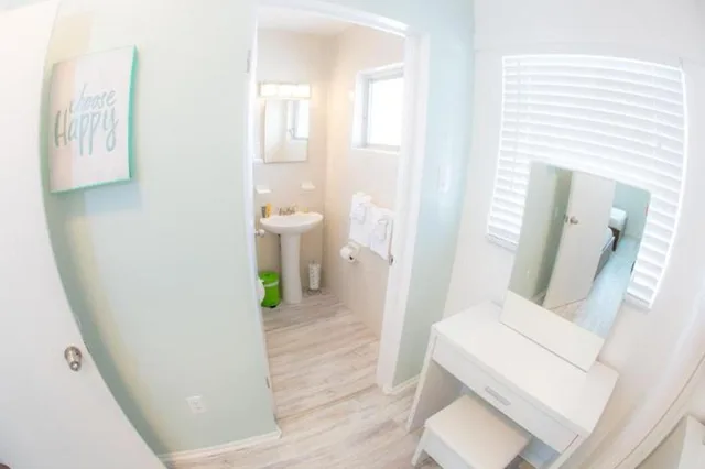 جناح بسريرين مزدوجين بغرفة نوم واحدة مع أريكة، The Villas at St Pete Beach 2/2