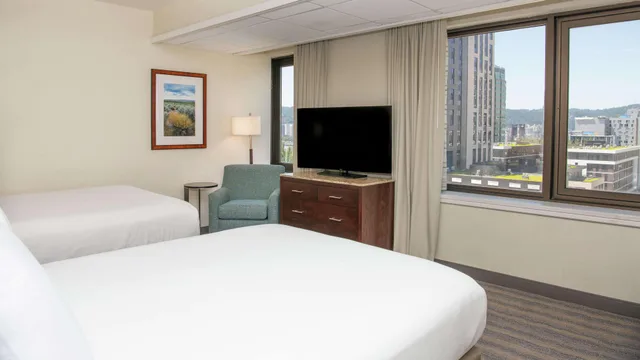 غرفة كبيرة بسريرين كوين، Doubletree By Hilton Hotel Portland 2/9
