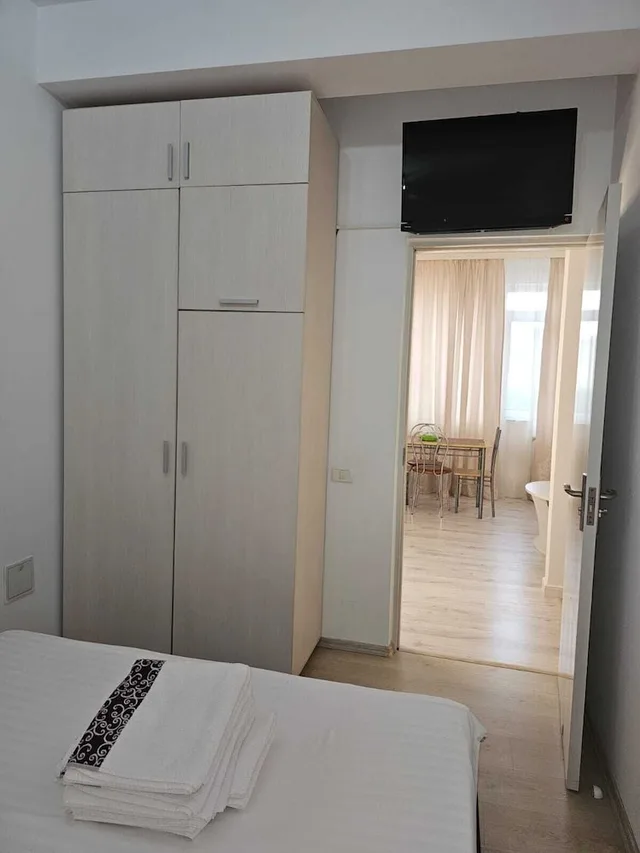 غرفة ديلوكس بسرير كوين بغرفة نوم واحدة مع أريكة، Gabizz Apartments 2/7