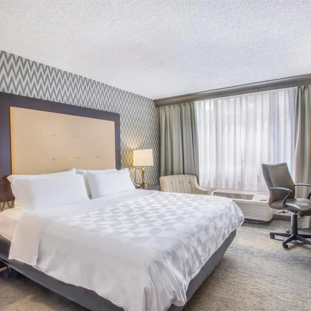 استوديو بسرير كينج لذوي الإعاقة، Holiday Inn Hotel And Suites Parsippany Fairfield 1/4