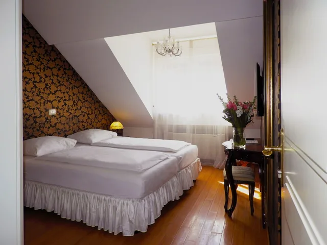 Classic, Queen Bed, Allegro 1/10