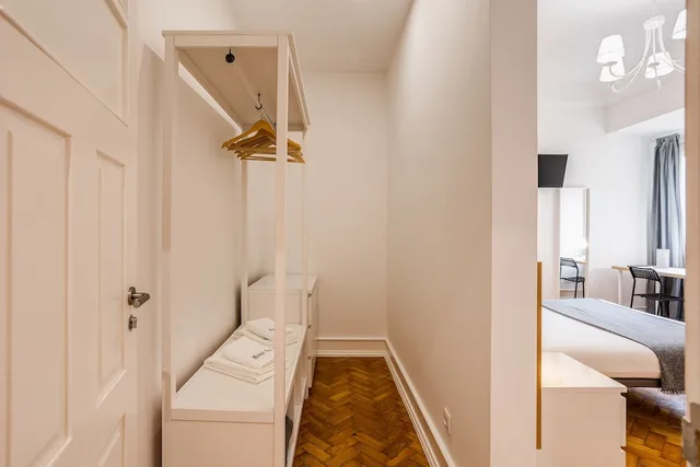 City, Double Bed، Home Out Rooms and Apartments 5/6