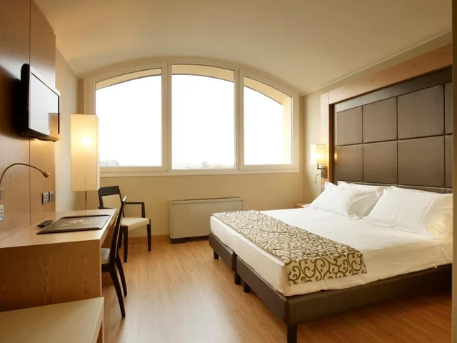غرفة بسرير مزدوج، Virginia Palace Hotel 1/10