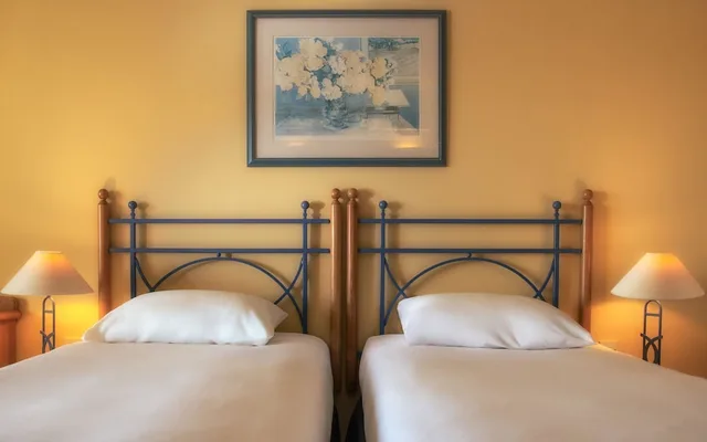 غرفة سوبيريور بسريرين منفصلين بإطلالة على البحر، Verdi St. George's Bay Marina 5/8