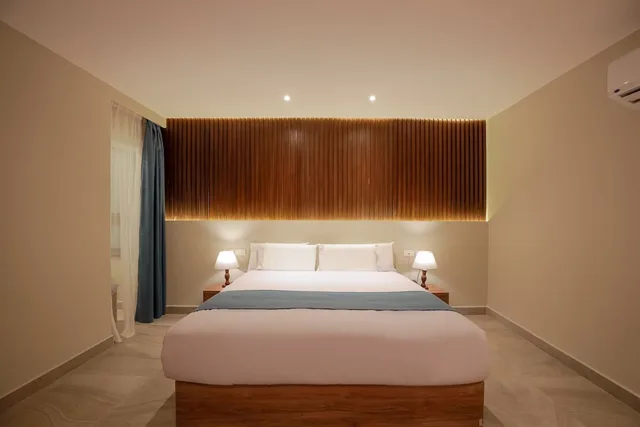 Standard, King Bed, Pyramid Front Hotel 5/8