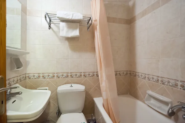 غرفة عائلية بسرير مزدوج وسريرين منفصلين، Pan Hotel 5/8