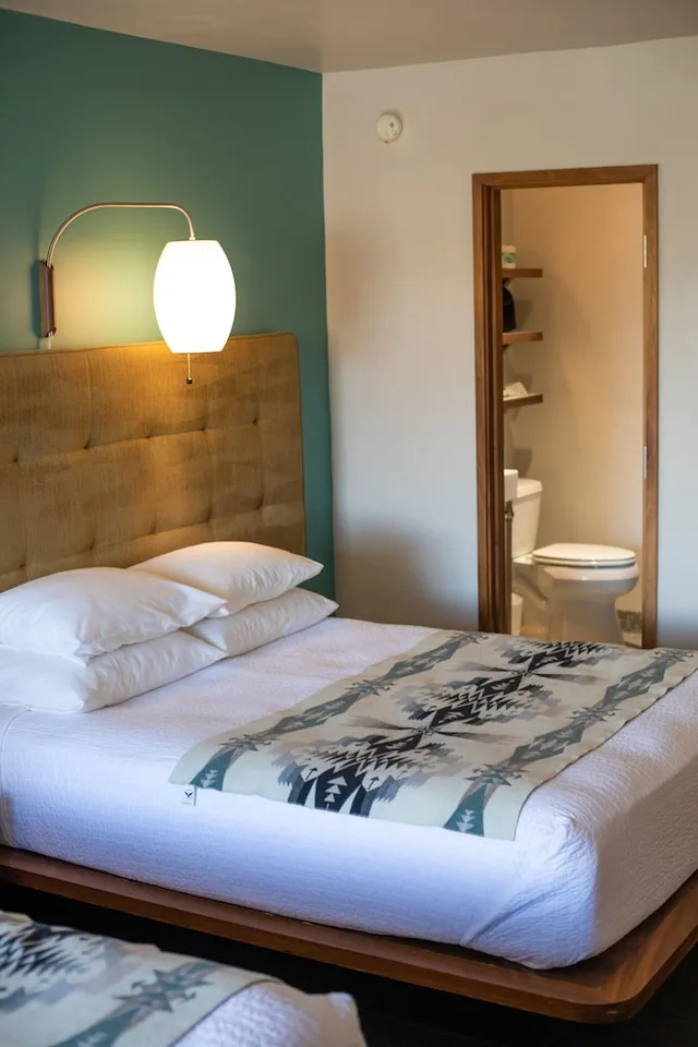 Design, 2 Queen Beds، Modern Hotel And Bar 1/5