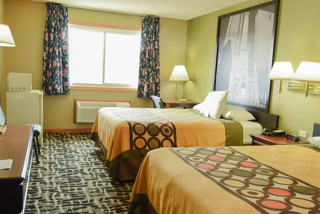 Standard, 2 Queen Beds, Super 8 by Wyndham McLean/Bloomington SW 3/10