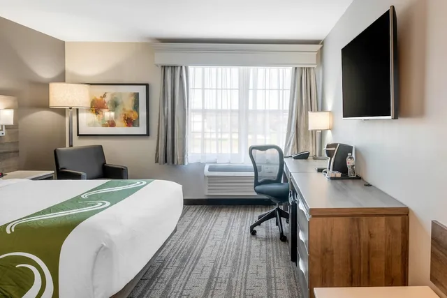 غرفة قياسية بسرير كوين، Amsterdam Inn & Suites Fredericton, an Ascend Collection Hotel 4/7
