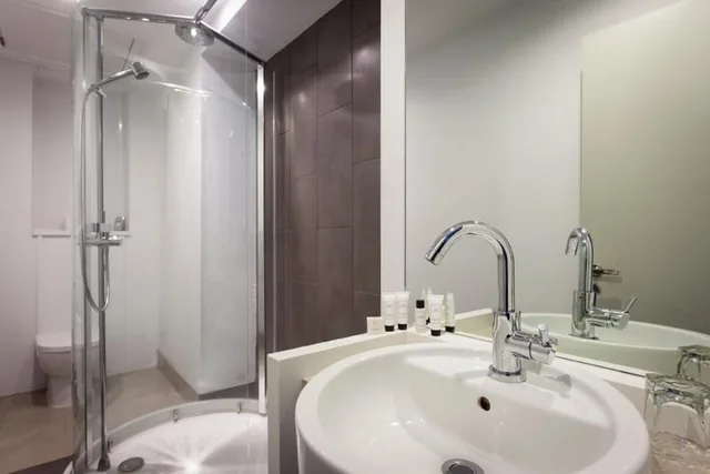 3 Bedrooms, Lodge, 2 Double and Twin Beds, Sofa، The Cornwall Hotel Spa Estate 3/4
