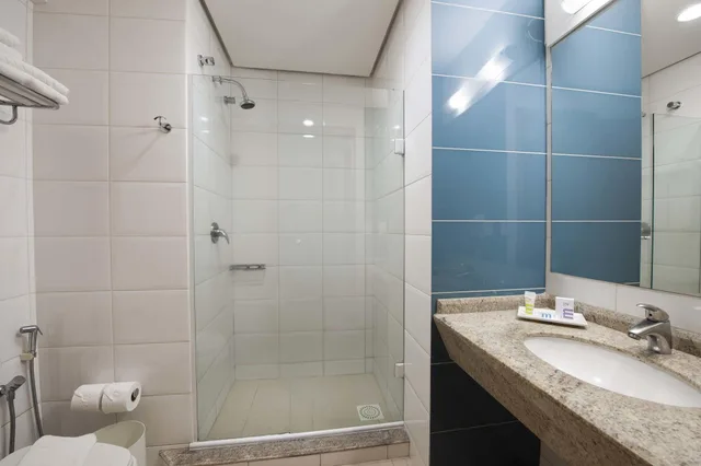 غرفة فاخرة بإطلالة على البحر، Mercure Camboriu Hotel 2/2