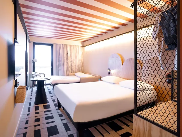 غرفة عائلية بسرير مزدوج مع أريكة، ibis Styles Montauban 6/10