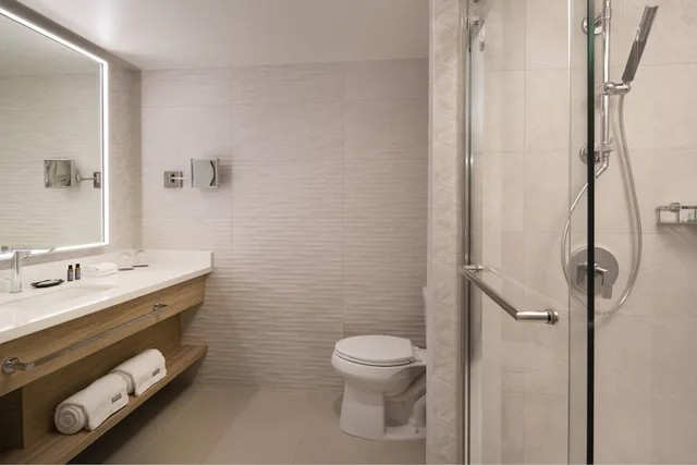 غرفة تقليدية بسرير كينج، The Westin Denver Downtown 6/8