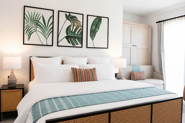 استوديو بسرير كينج بشرفة مع أريكة، Flamboyan Hotel and Residences 3/10