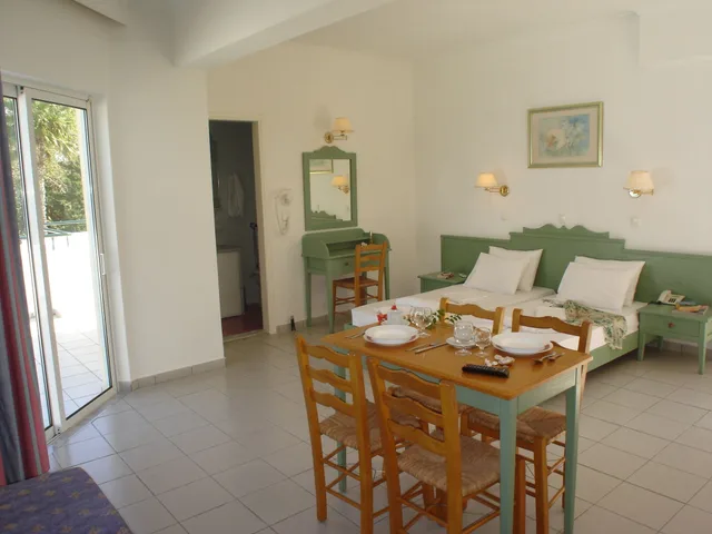 Studio, Twin Beds, Sea Front, Sea or Side View، Andromeda Hotel Apartments 3/5