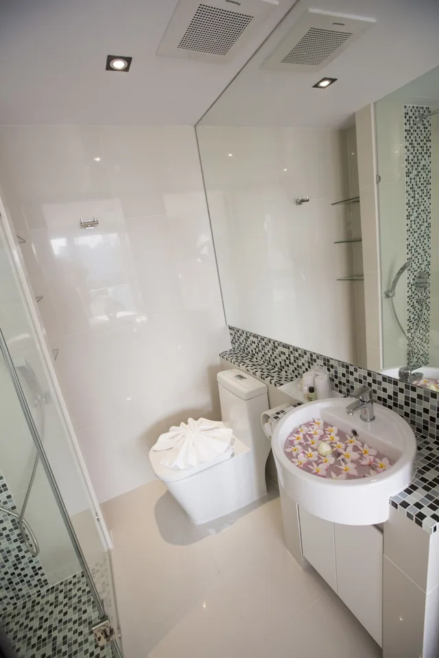 Deluxe, King Bed, Lateral Side Sea View، Serenotel Pattaya Beach Front 7/8