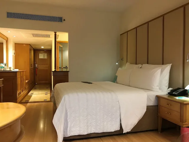 غرفة كلوب بسريرين منفصلين بإطلالة على المدينة، Le Meridien Kochi 5/8