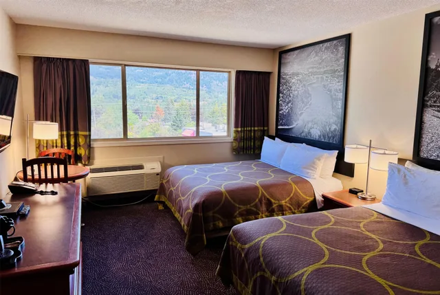 غرفة رباعية بسريرين كوين، Super 8 by Wyndham Castlegar BC 2/2