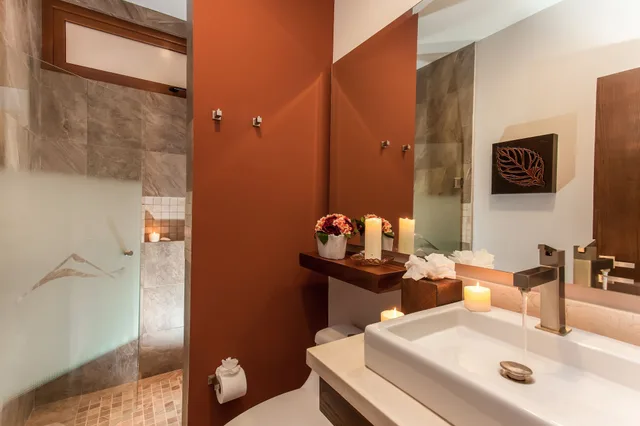 جناح فاخر بسرير كينج وسرير كوين بغرفتي نوم بإطلالة جزئية على البحر، Resorts By Pinnacle 220 6/7