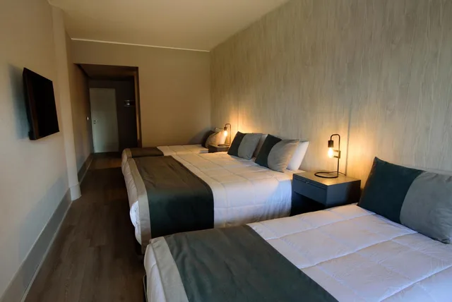 غرفة قياسية رباعية بسرير مزدوج وسريرين منفصلين، Believe Madero Hotel 2/6