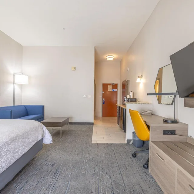 1 Bedroom, King Bed, Accessible, Holiday Inn Express Hotel Suites College Station 4/9